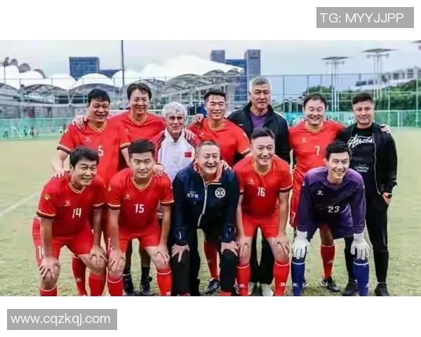 深圳足球队在世界杯预选赛中以79分高居积分榜首位展现强劲实力