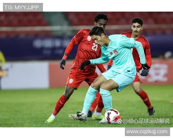 被踢断脚的足球明星重返赛场的励志故事与不屈精神